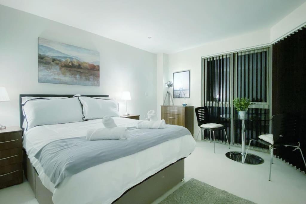 סוואנסי Two Bedroom Luxury Apt With Film Style מראה חיצוני תמונה
