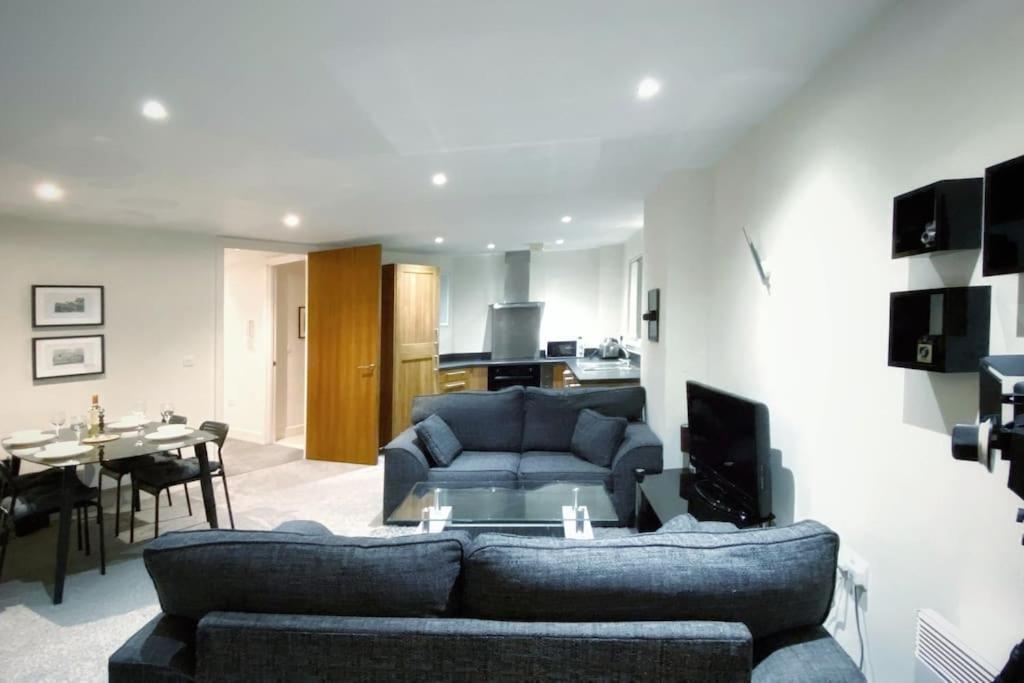 סוואנסי Two Bedroom Luxury Apt With Film Style מראה חיצוני תמונה